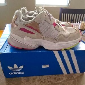 Adidas US Size 6Y Youth / 7 Women's Originals Sneakers